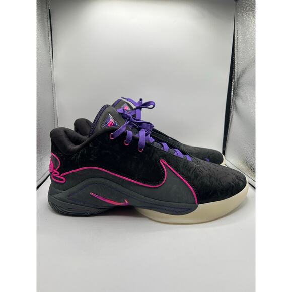 Nike LeBron 22 “Blacklight” size 11 men’s main image 3